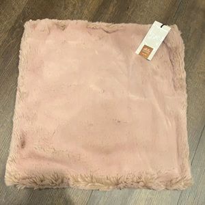 West Elm faux fur chinchilla pillow cover in light sienna 20x20 NWT